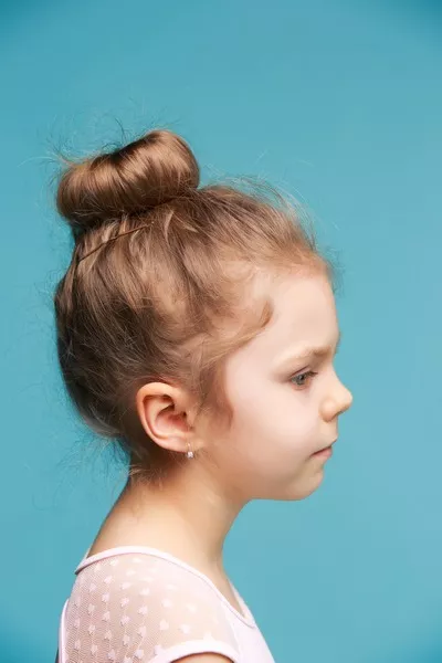 Professionnelle pour coiffure et chignon sur fille de 12 ans pour un anniversaire, Toulon, Just Me Coiffure